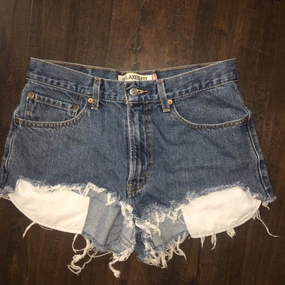 Levi cut off jean shorts - Picture 4 of 7